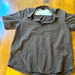 QUICKSILVER SHORT SLEEVE BUTTON DOWN XL